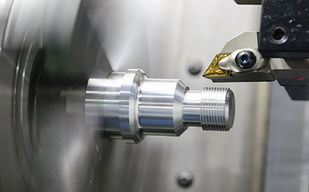 كيفية اختيار الأداة المناسبة لمخرطة CNC